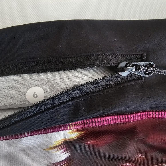 Lululemon Speed Tight IV Full-On Luxtreme Pigment Wind Rumble Print Size 6 - Picture 7 of 10